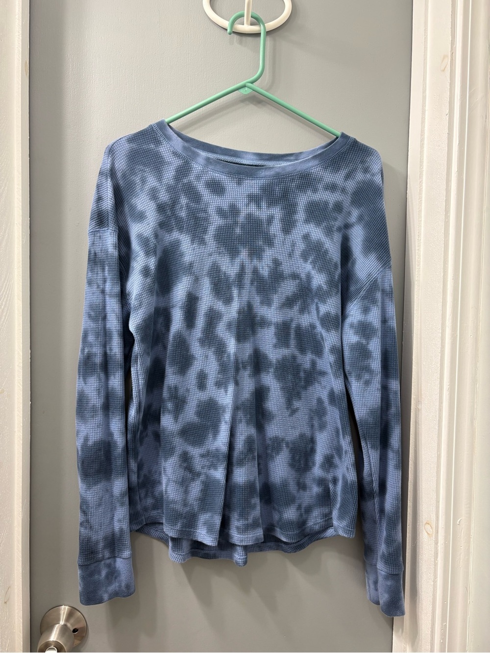 Time and Tru Blue Tie-Dye Waffle Long Sleeve Top